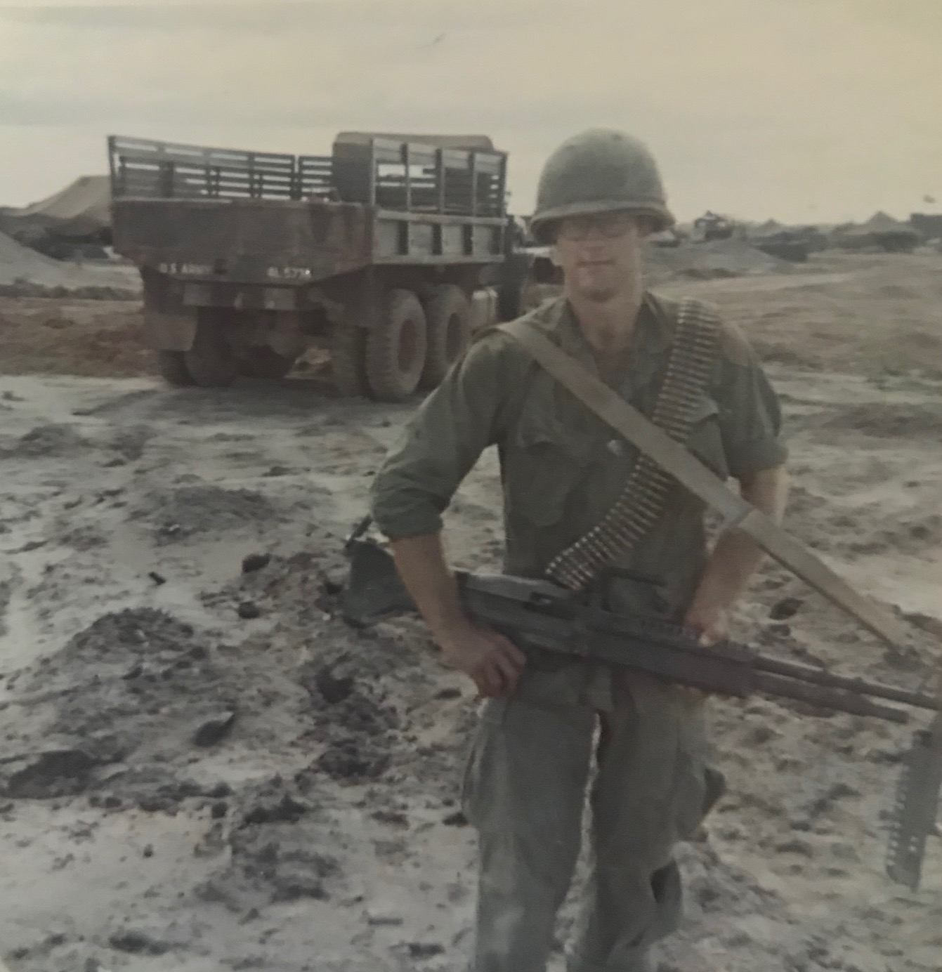 Dave Himmer in Vietnam with an M60 machine gun